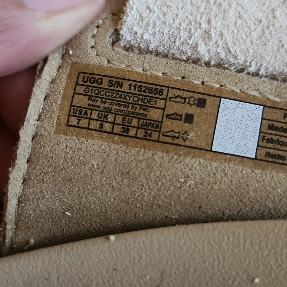 UGG White and Tan Sandals with Padded Straps - Picture 2 of 11